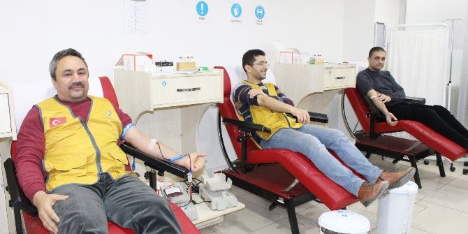 İyilik-der Üyeleri Kan Bağışında Bulundu