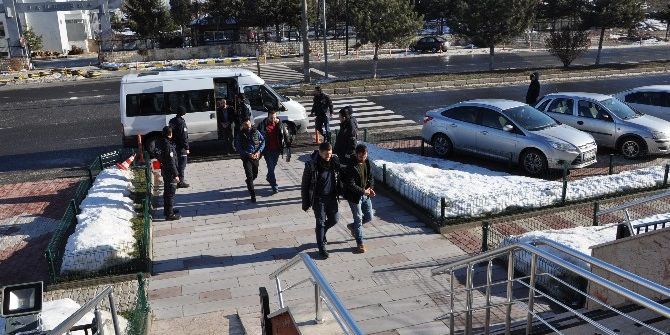 Bozüyük’te Yakalanan 5 Zehir Taciri Tutuklandı