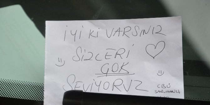 Üniversiteli Öğrencilerinden Polise Anlamlı Not