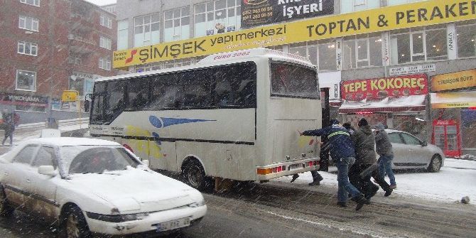 Tekirdağ’da Kar Hayatı Felç Etti