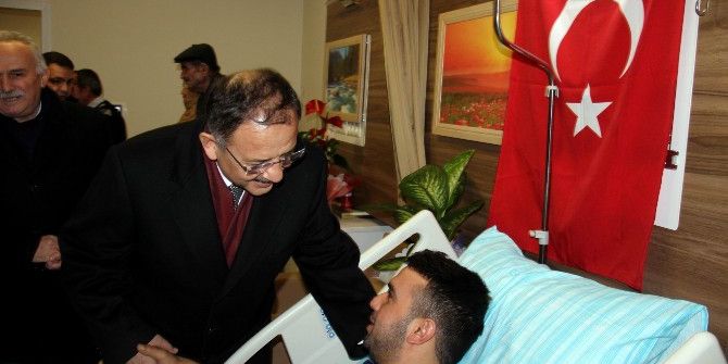 Bakan Özhaseki, El-bab Gazisi Hastanede Ziyaret Etti