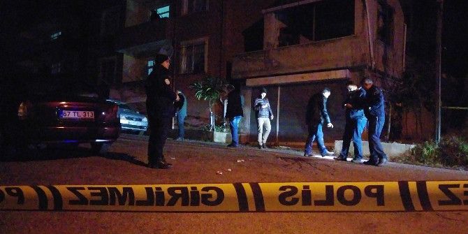 Eşi İle Evine Giderken Silahlı Saldırıya Uğradı