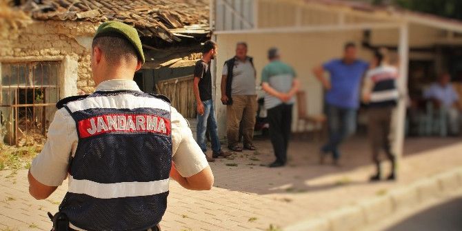 Sosyal Medyadan Pkk’yı Övdü, Jandarma Yurdu Bastı