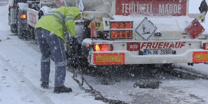 Bolu Dağında Kar Yağışı Hayatı Olumsuz Etkiliyor