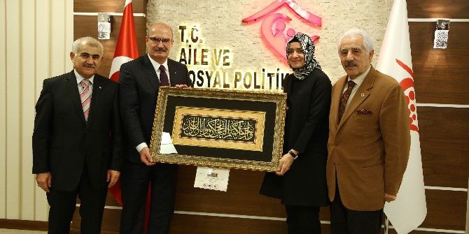Ato’dan Aile Ve Sosyal Politikalar Bakanı Kaya’ya ’Milli Birlik’ Temalı Takvim