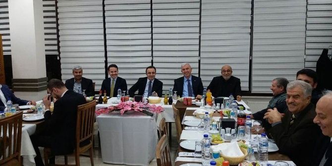 Vali Çataklı Esnaflar Ve İş Adamlarıyla Bir Araya Geldi