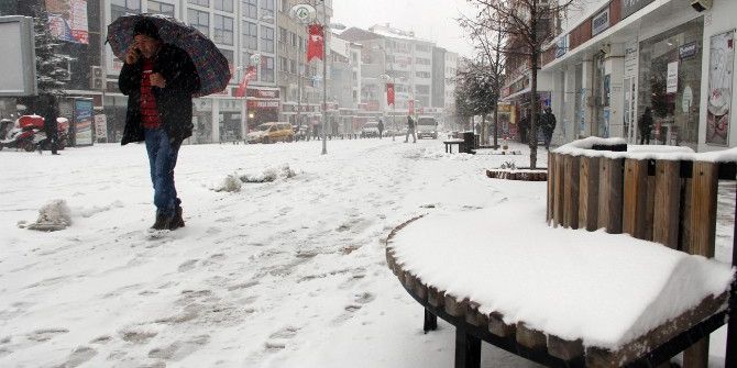 Bolu Kent Merkezinde Göz Gözü Görmüyor