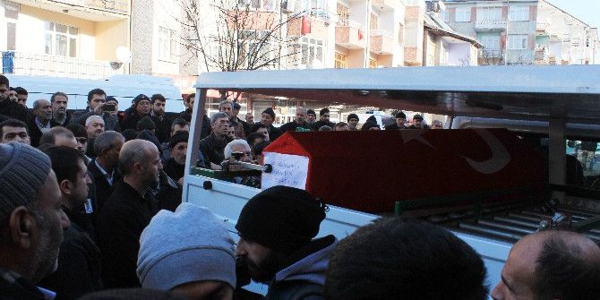 Kahraman Şehidin Naaşı Son Yolculuğu Öncesi Baba Evine Getirildi