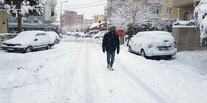 Gördes’e Kar Yağışı Etkili Oluyor