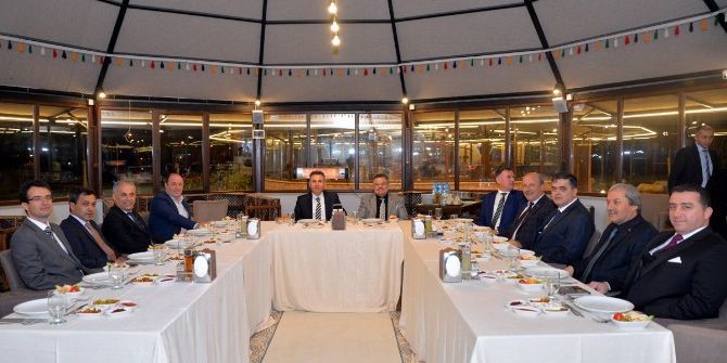 Vali Süleyman Elban, Belediye Başkanlarıyla Vezirhan’da Bir Araya Geldi