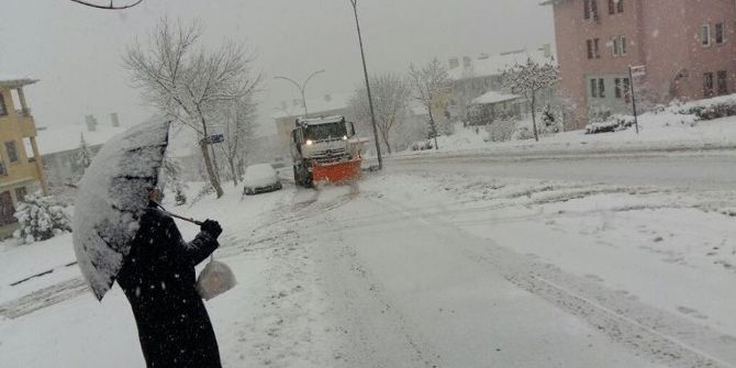 Düzce Belediyesinin Karla Mücadelesi Sürüyor