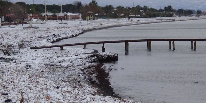 Edremit Sahillerine 5 Yıl Sonra Kar Yağdı