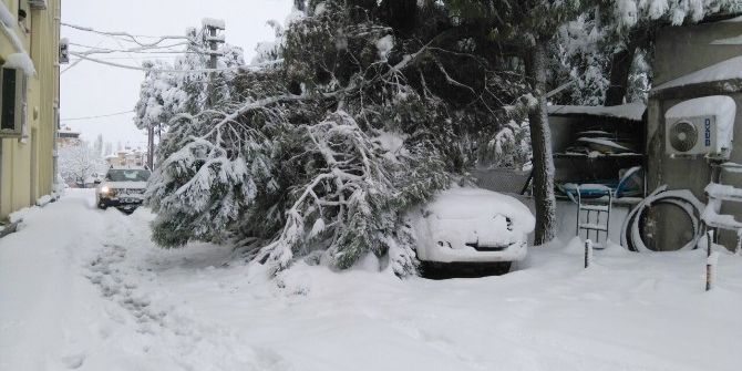 Balıkesir’in İlçeleri Kara Gömüldü