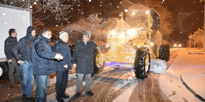 Başkan Çelik’ten Gece Yarısı Kar Mesaisi