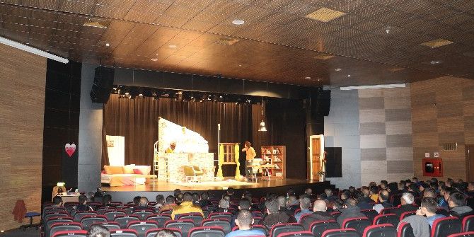 Kader Mahkumlarına Özel Tiyatro Oyunu