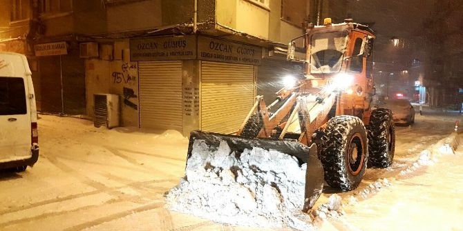 Beyoğlu’nda Kar Çalışmaları Aralıksız Devam Ediyor