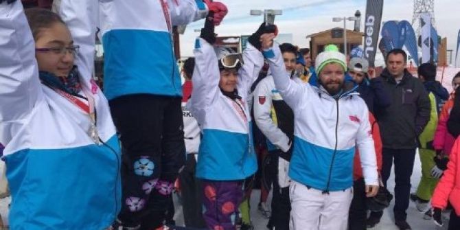 Kayakta Rüzgâr Kayak Kulübü Birincilik Zaferi