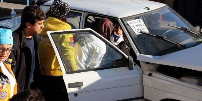 4 Araç Birbirine Girdi