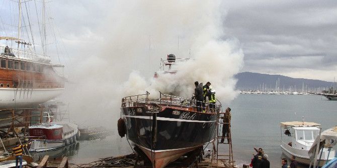 Bakım İçin Karada Bekleyen Yatta Yangın Çıktı