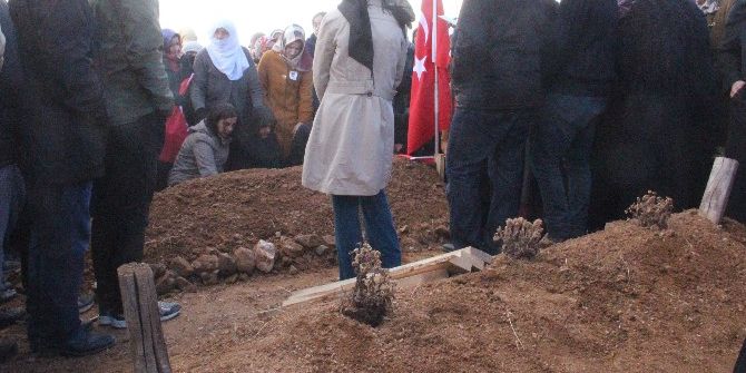 Kahraman Şehit Fethi Sekin’in Naaşı Annesinin Yanına Defnedildi