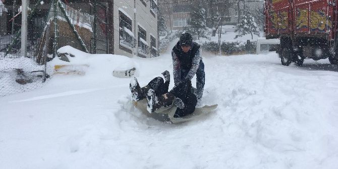 Karın Keyfini Kayarak Çıkardılar