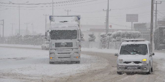 Bursa’da Ulaşıma Kar Engeli