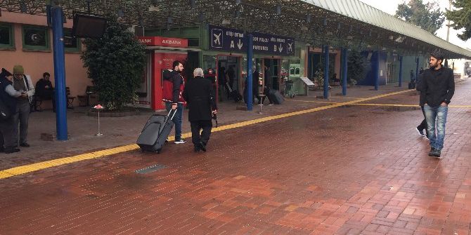 Uçak Seferleri İptal Oldu, Yolcular Geri Döndü