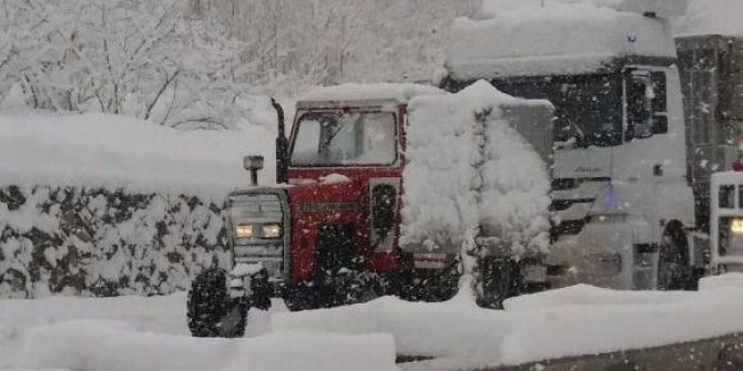Kar Yağdı, Traktörcülerin Yüzü Güldü