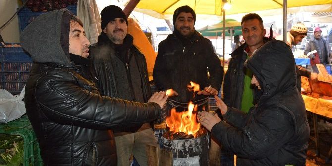 Soğuk Hava Ve Kar Pazarcı Esnafını Vurdu