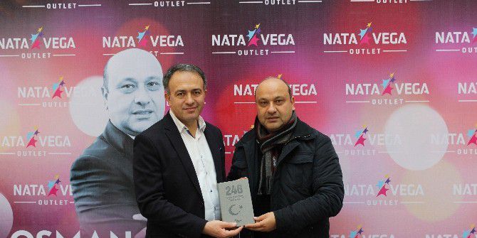 Osman Altınışık, "246 Bir Kurtuluş Destanı" Kitabını Okurları İçin İmzaladı