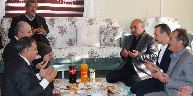 Kayyum Çiçekli Muhtarlarla Bir Araya Geldi