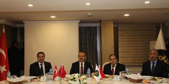 Vali Yavuz, Doktorlarla Bir Araya Geldi