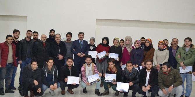 Başkan Asya Gençlere Sertifika Dağıttı