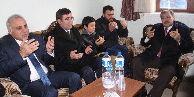 Bakan Eroğlu, Kahraman Şehidin Ailesine Taziyede Bulundu