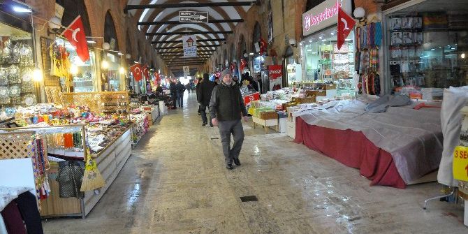 Kar Yağışı Arasta Esnafını Etkiledi