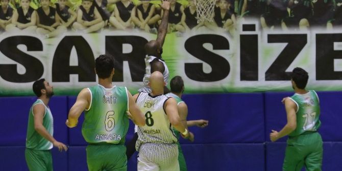 Akhisarlı Devler Evinde Zor Kazandı