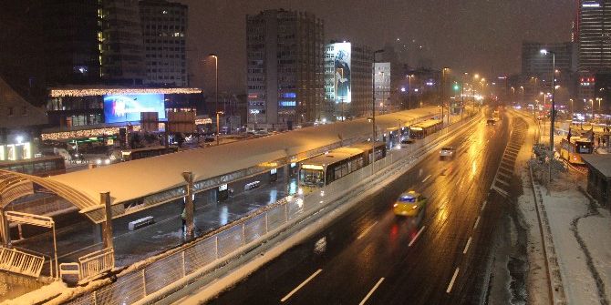 İstanbullular Evlerine Kapanınca Yollar Boş Kaldı
