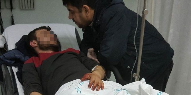 Bıçaklı Saldırıya Uğrayan 2 Kişi Yaralandı