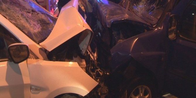 Ters Yöne Giren Otomobil Dehşet Saçtı: 4 Yaralı