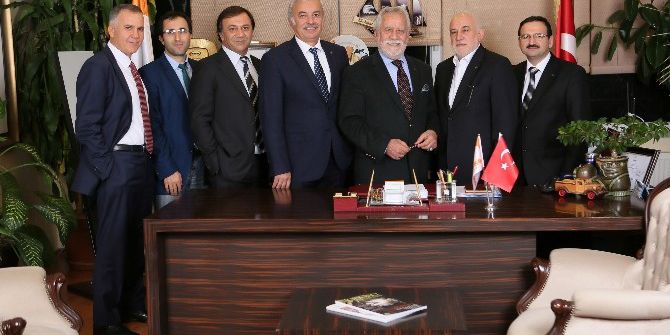 Modoko’dan Fuarda Ziyaretçilerine Zeytin Fidanı