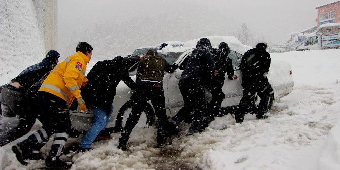 Bursa’da Kar Yolları Kapadı