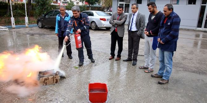 Üniversite Öğrencilerine Yangın Tatbikatı