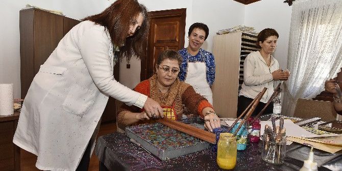 Belmek’lerde Ebru Kursları Büyük İlgi Görüyor
