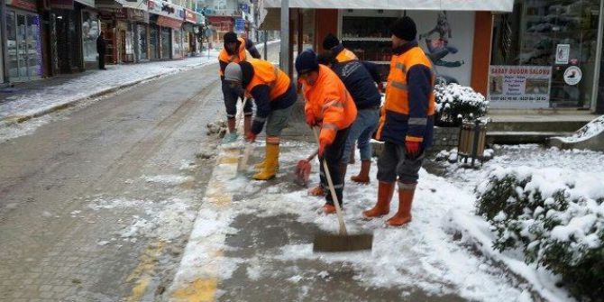 Akçakoca Belediyesinin Karla Mücadelesi Sürüyor