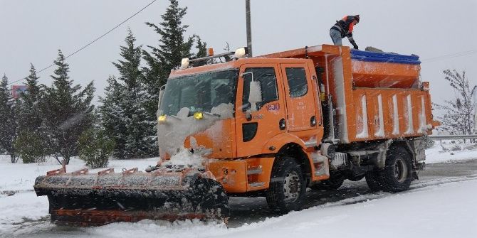 Bursa’da Karla Kesintisiz Mücadele Devam Ediyor