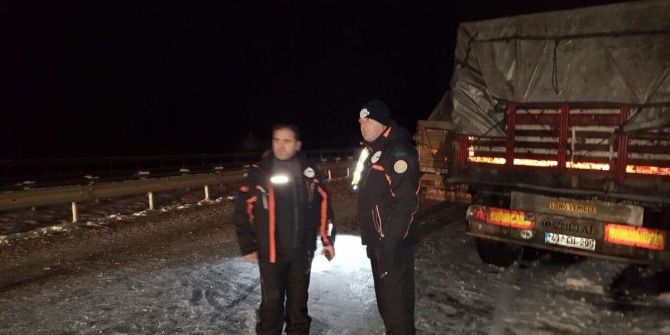 Bilecik Afad Çalışmalarını Gece Gündüz Demeden Sürdürüyor