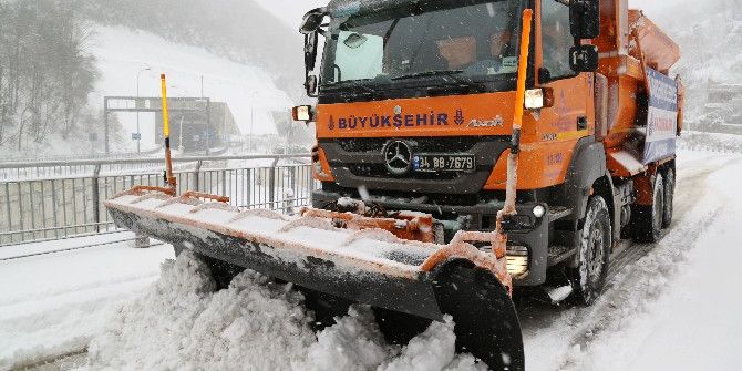 İstanbul’da Kar Çalışmaları Devam Ediyor
