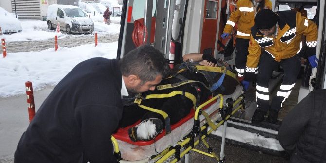 Kar Temizlerken Çatıdan Düştü