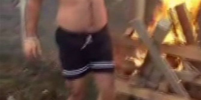 İddiayı Kaybedince Soğuk Havada Denize Girdi