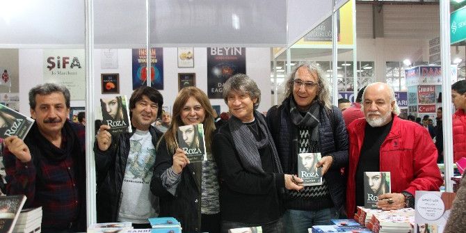 İzol, 5. Kitabı Olan ’Roza’yı Okurlarıyla Buluşturdu